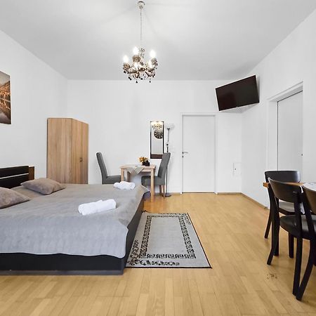 Three King-Size Beds, Three Bedrooms Viyana Dış mekan fotoğraf